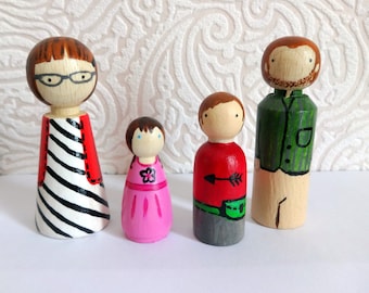 Handpainted Peg Doll Family Set of 4 Waldorf Toddler Toy Developing Doll House Toy Wooden Dolls Small Wooden People Gift For Kids Dolls Set
