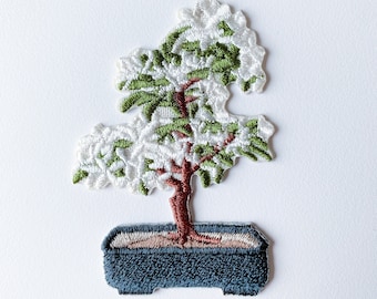 Bonsai Tree Iron-On Patch, Badge décoratif traditionnel japonais, Aplique de plante brodée, Arbre dans un patch brodé en pot