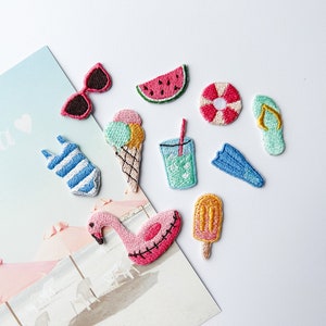 10er Set Mini Sommer Spaß Aufnäher zum aufbügeln, Retro Sommer Floaties Eis am Badeanzug, Gestickter Aufnäher für Tasche, T-Shirt und Schuhe
