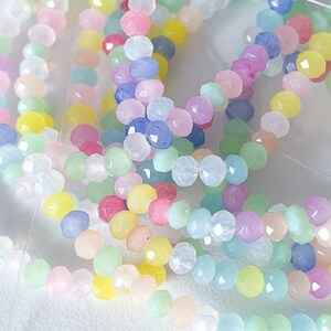 550 perle di vetro sfaccettate di colore lattiginoso pastello da 2 mm, 3 fili come set, piccole perline per la creazione di gioielli