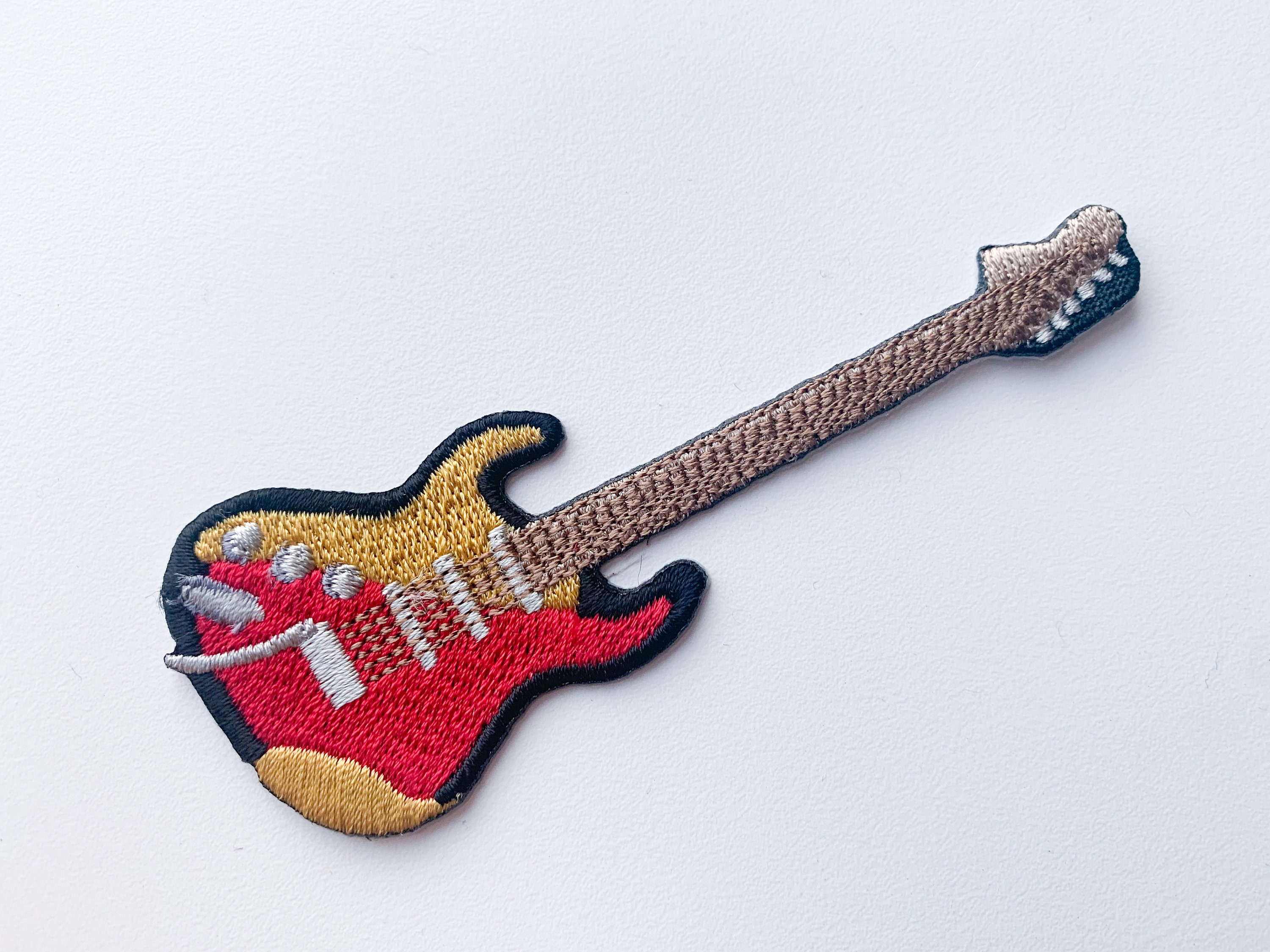 Toppe termoadesive per chitarra elettrica, applique ricamate con musica, stemma per basso di una band, per borse, felpe, cappelli, zaini, magliette - Italia