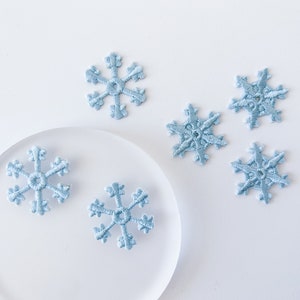 Set sneeuwvlok opstrijkbare patches, wintersneeuw mini geborduurde appliqué, kerstdecor Ambachtelijke cadeau doe-het-zelfpatch, patch voor doeken Tasriem