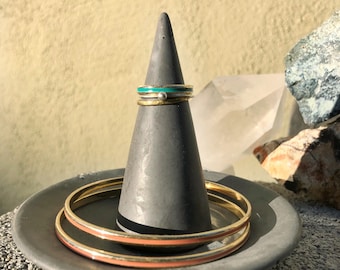 Concrete Cone Ring holder Charcoal Pigmented