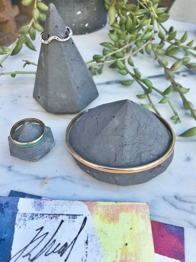 Charcoal Colored Concrete Gem Jewel Shaped Ring Holder image 4