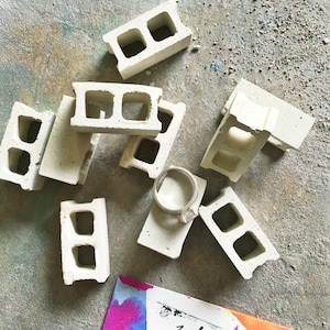 Juego de tres bloques de hormigón en miniatura