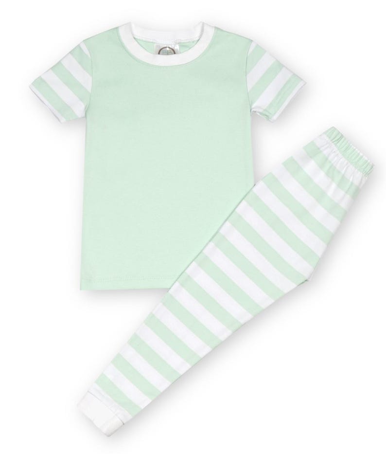 Monogram vårpyjamas, påskpyjamas, matchande pyjamas, familjepyjamas, tulpanblommonogram, kortärmat och byxset bild 5