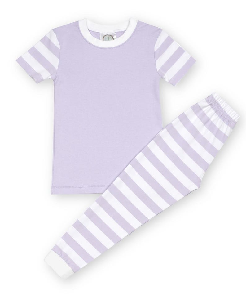 Monogram vårpyjamas, påskpyjamas, matchande pyjamas, familjepyjamas, tulpanblommonogram, kortärmat och byxset bild 6