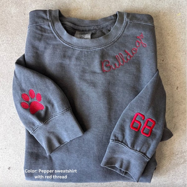 Individuell gesticktes Comfort Colors-Sweatshirt, High School Maskottchen gesticktes Sweatshirt, Comfort Colors gestickter Kragen, Fußballfan-Pullover