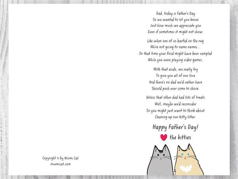 Pu&ograve; includere: Un biglietto di auguri per la Festa del Pap&agrave; con una poesia su quanto i gatti apprezzano i loro pap&agrave;, anche quando sono disordinati. Il biglietto presenta due gatti dei cartoni animati, uno grigio e uno marrone, con un cuore rosso e il testo "Buon giorno del pap&agrave;! I gattini".