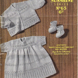 Peut inclure: Un modèle de tricot pour une robe de bébé, un manteau matinée et des chaussons. Le modèle est de la série Sirdar Sunshine, numéro 65. Le modèle est pour les âges de la naissance à 3 mois et utilise du fil Majestic 2 fils.