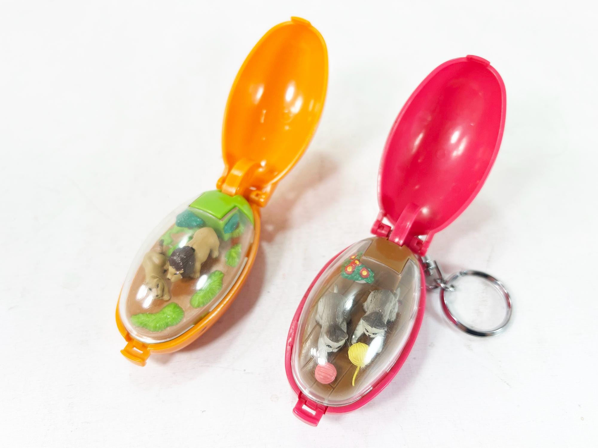 ブランド通販 Vintage Two Takara Kitty Kitty 1993 Keychain Critters Pocket キーホルダー・アクリルキーホルダー