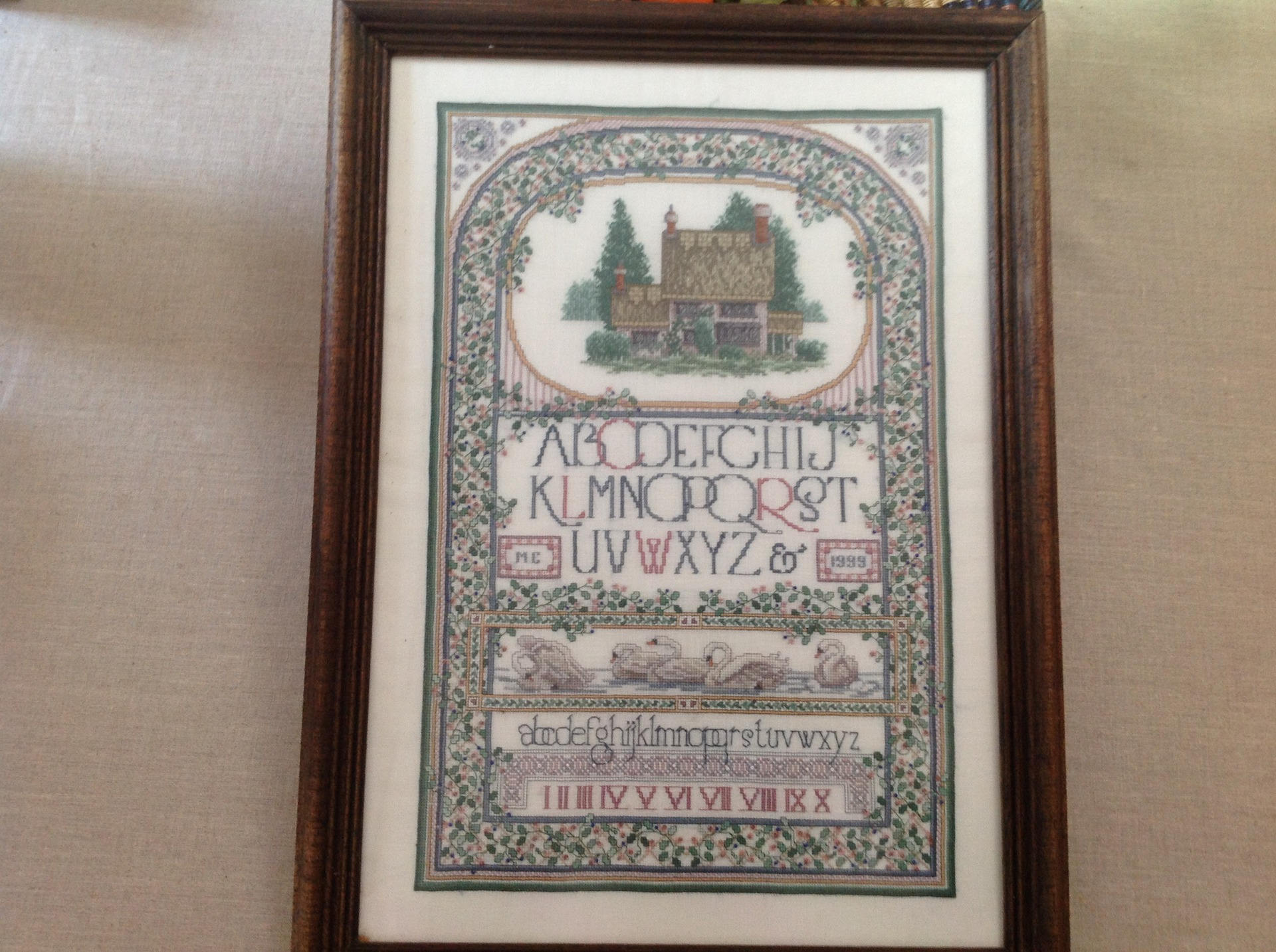 Tableau Brodé Abécédaire à Points Comptés