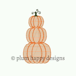 Puede incluir: Una pila de tres calabazas naranjas con un tallo verde y zarcillos rizados en la parte superior. Las calabazas están rayadas con líneas finas.