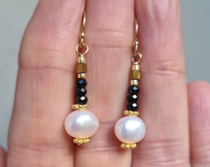 Freshwater pearl earrings with black Spinel beads 14K Gold Fill Black and white earrings unique real Baroque pearl jewellery gift for mum
