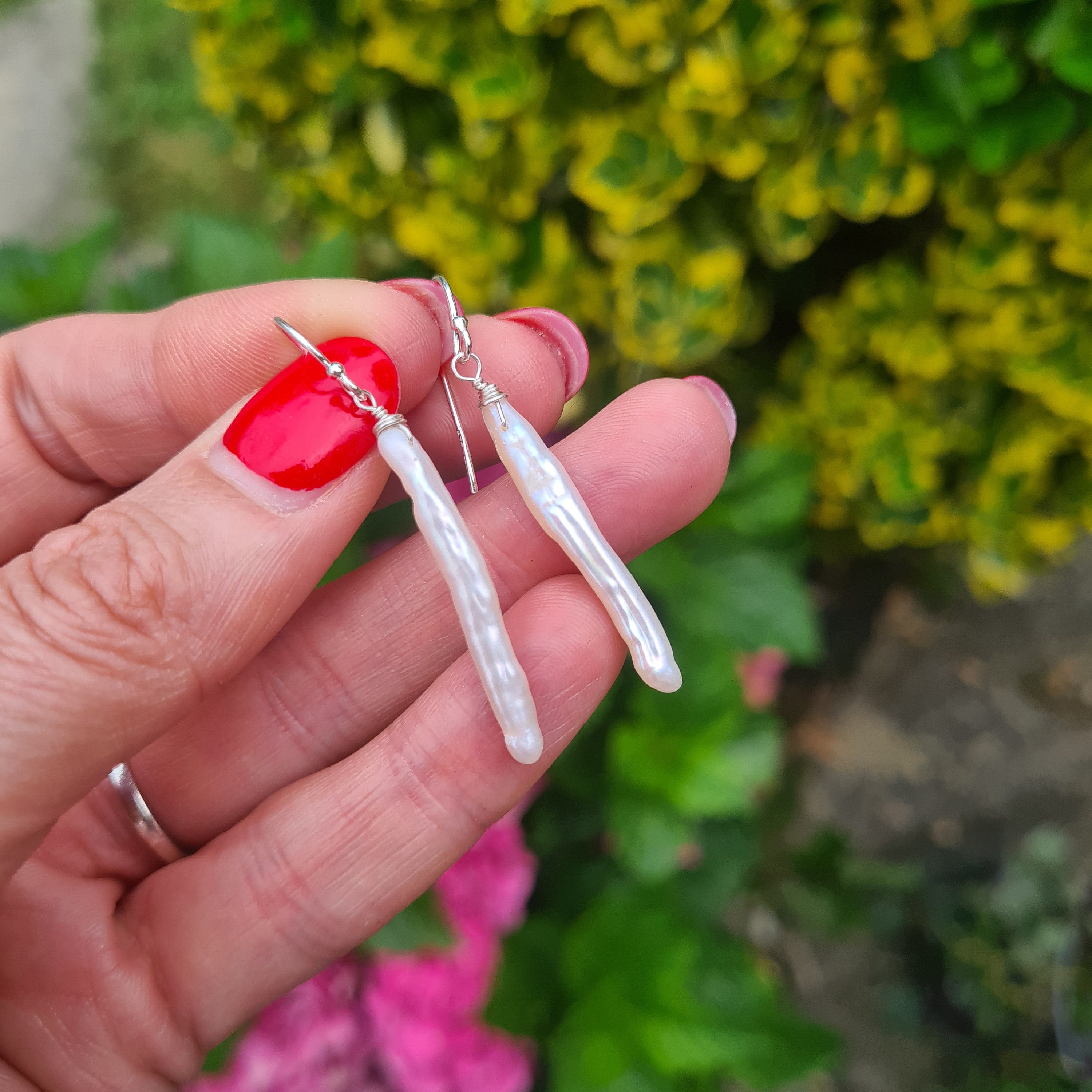 Unusual pearl earrings deals