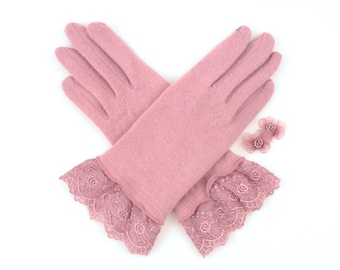 Touchscreen winter gloves with lace trim, 80% wool blend. Work with all touch screen devices! Extremely warm and luxurious handmade gloves.