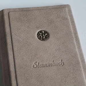 Stammbuch LEBENSBAUM aus beigem Nappaleder-Vintageart, klassische Größe mit 6 Ringmechanik ohne Klarsichthüllen, kein DIN A5/A4