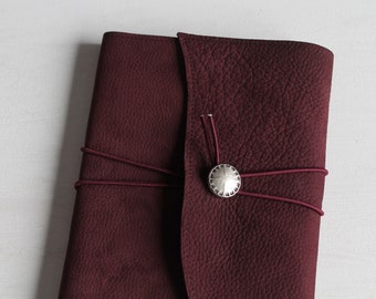 Leather book cover with vintage button including notebook DIN A5, color: bordeaux