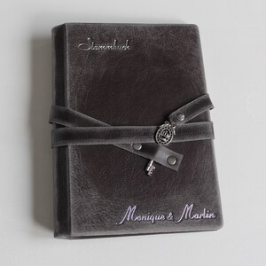 Stammbuch SCHLÜSSEL-VINTAGE schwarz Nappaleder Traditionell mit 6 Ring Mechanik + Name & Name