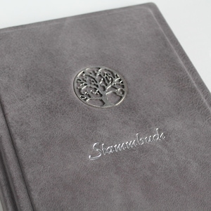 Stammbuch DIN A5 LEBENSBAUM aus grauem Nappaleder und silbernem Schrift mit 4 Ringmechanik und Klarsichthüllen