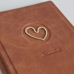 Stammbuch DIN A5 GOLDENE HERZ aus cognacbraunem Leder mit 4 Ring Mechanik und Klarsichthüllen