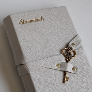 Stammbuch SCHLÜSSEL mit Krone aus Leder Traditionell mit 6 Ringmechanik ohne Klarsichthüllen, kein DIN A5/A4