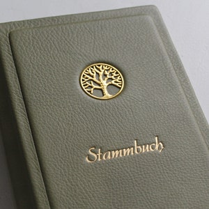 Stammbuch GOLDENE LEBENSBAUM aus hell grünem Nappaleder klassisch mit 6 Ringmechanik ohne Klarsichthüllen, kein DIN A5/A4