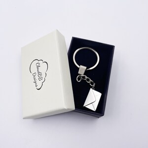 Porte-clés médaillon enveloppe avec photos personnalisées,médaillon lettre,porte-clé photo personnalisé,médaillon photo personnalisé image 2