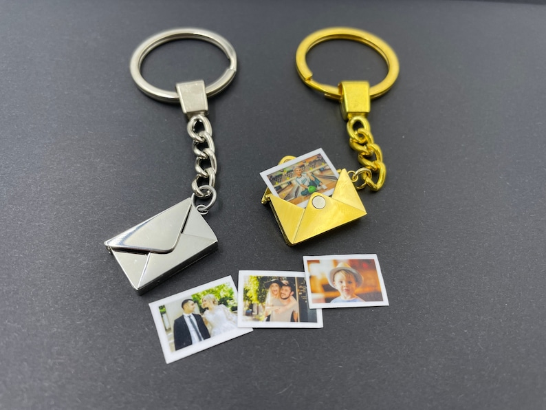 Porte-clés médaillon enveloppe avec photos personnalisées,médaillon lettre,porte-clé photo personnalisé,médaillon photo personnalisé image 1