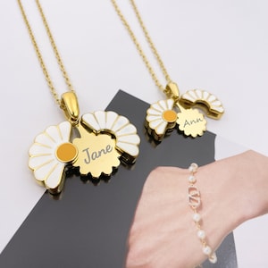 Personalized Daisy Necklace With Name,Daisy Name Necklace,Daisy Locket,Hidden Message Necklace