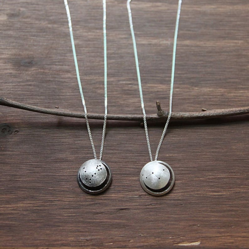 Silverförmörkelse, Horoskophalsband, Stjärnbildsmycken, Stjärnbildskonstellation, Stjärntecken, Oxiderat sterlingsilver, Halsmånehalsband bild 1