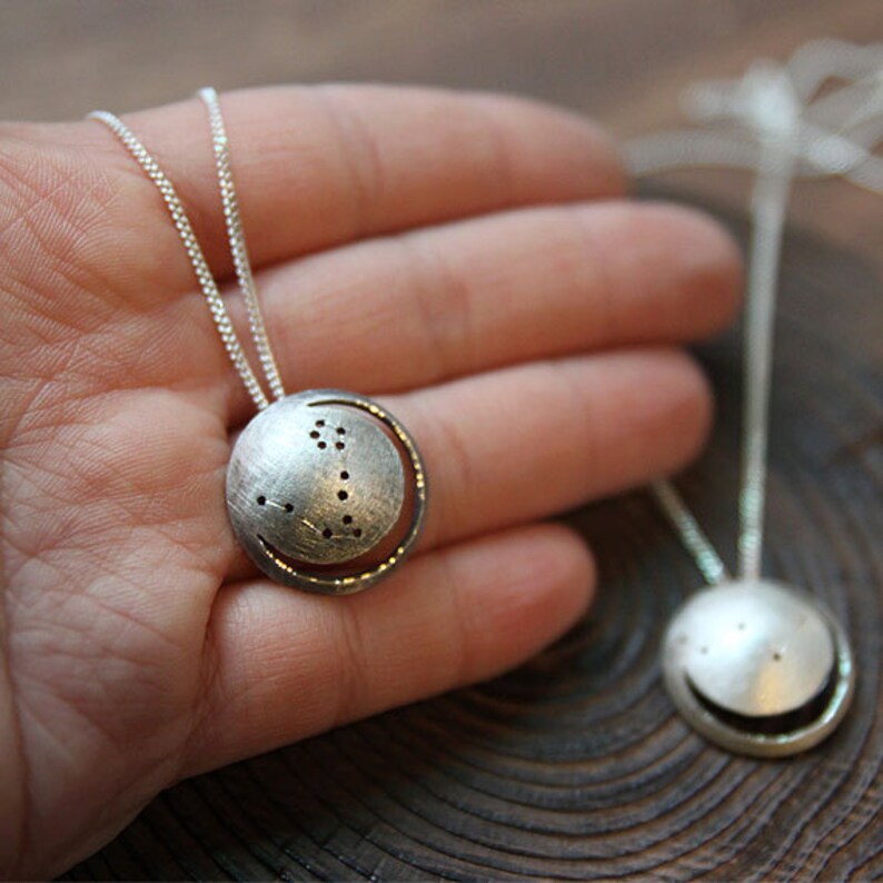 Silverförmörkelse, Horoskophalsband, Stjärnbildsmycken, Stjärnbildskonstellation, Stjärntecken, Oxiderat sterlingsilver, Halsmånehalsband bild 3