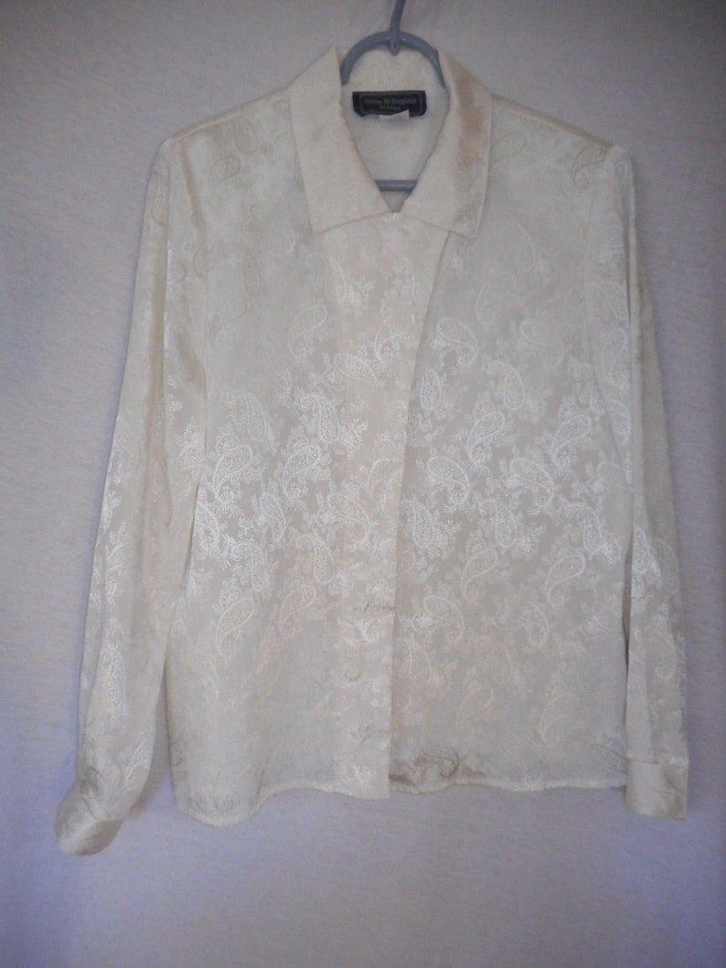 Vintage 80s Creamy white Paisley Print Size 10 Blouse Norton McNaughton Petites