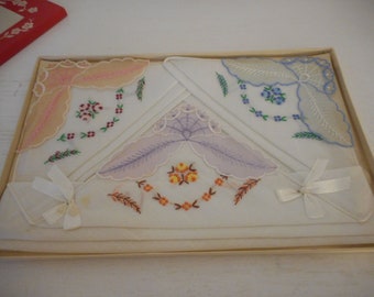 3 NIB Vintage Embroidered Floral Ladies Hankies Hanky Handkerchief