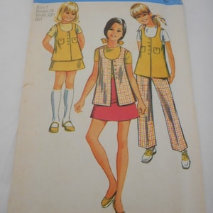 Sewing pattern for girls  Vintage 1970s Girls Size 7  Simplicity sewing patterns 8675