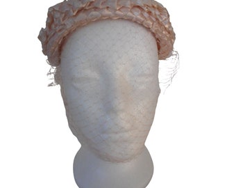 Vintage Womens Pink Juliet  hat w/ netting and bows woven design 1950s