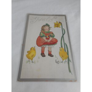 Vintage carte postale de Pâques non postée écrite sur jonquille enfant peep