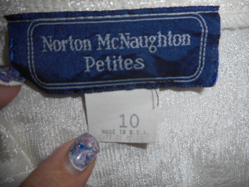 Vintage 80s Creamy white Paisley Print Size 10 Blouse Norton McNaughton Petites