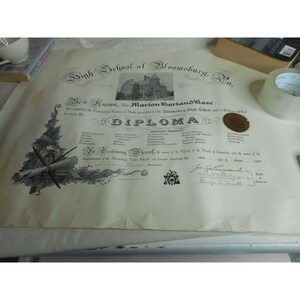 Antik 1919 Bloomsburg, PA 1919 High School Diploma ungerahmt 19 x 24 – Nachlassfund