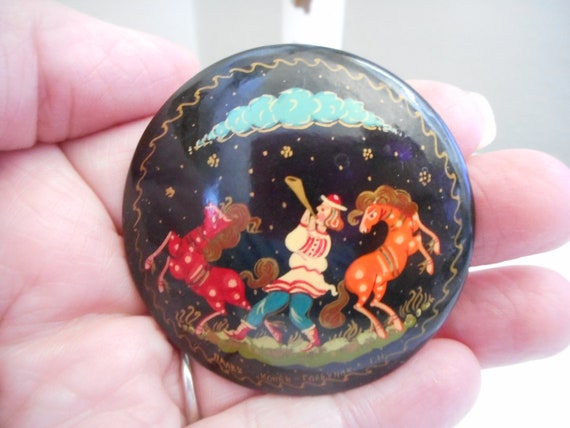 Vintage Hand painted  Russian Lacquer Pin Brooch … - image 1