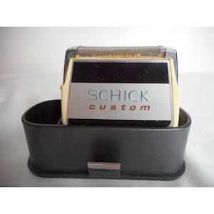 Vintage Schick Custom Comfort Control Electric Razor in case