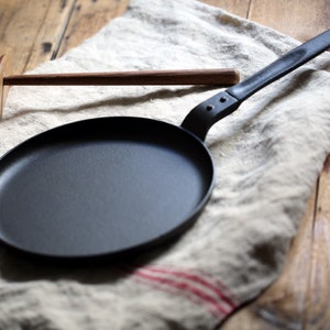 Antique French Cast Iron Crepe Pancake Pan Long Handle Skillet AC  Cousances/le Creuset Size 3 