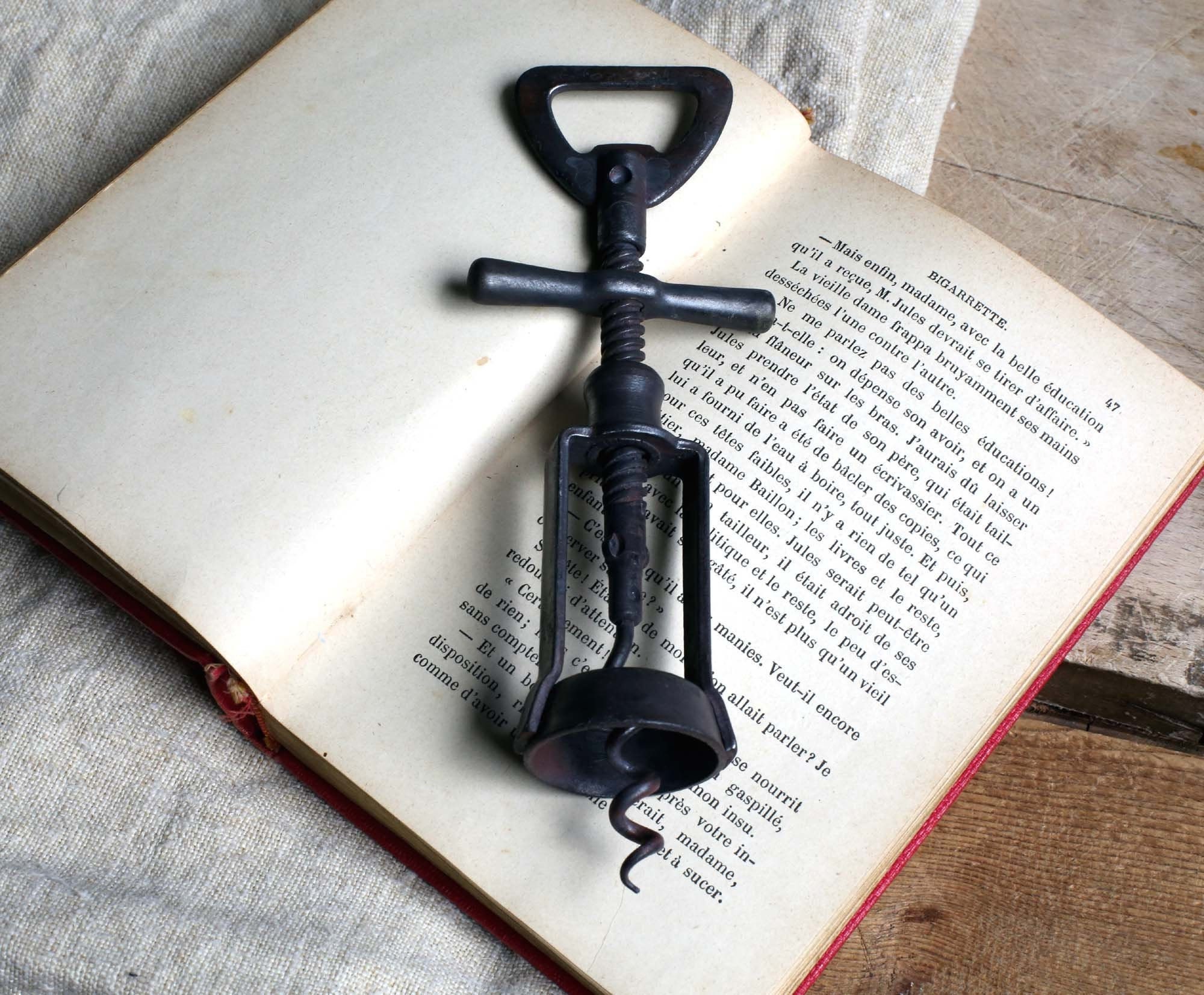 Antique Français Propeller Wine Bottle Opener Corkscrew Ustensile de Cuisine Food Photography Props