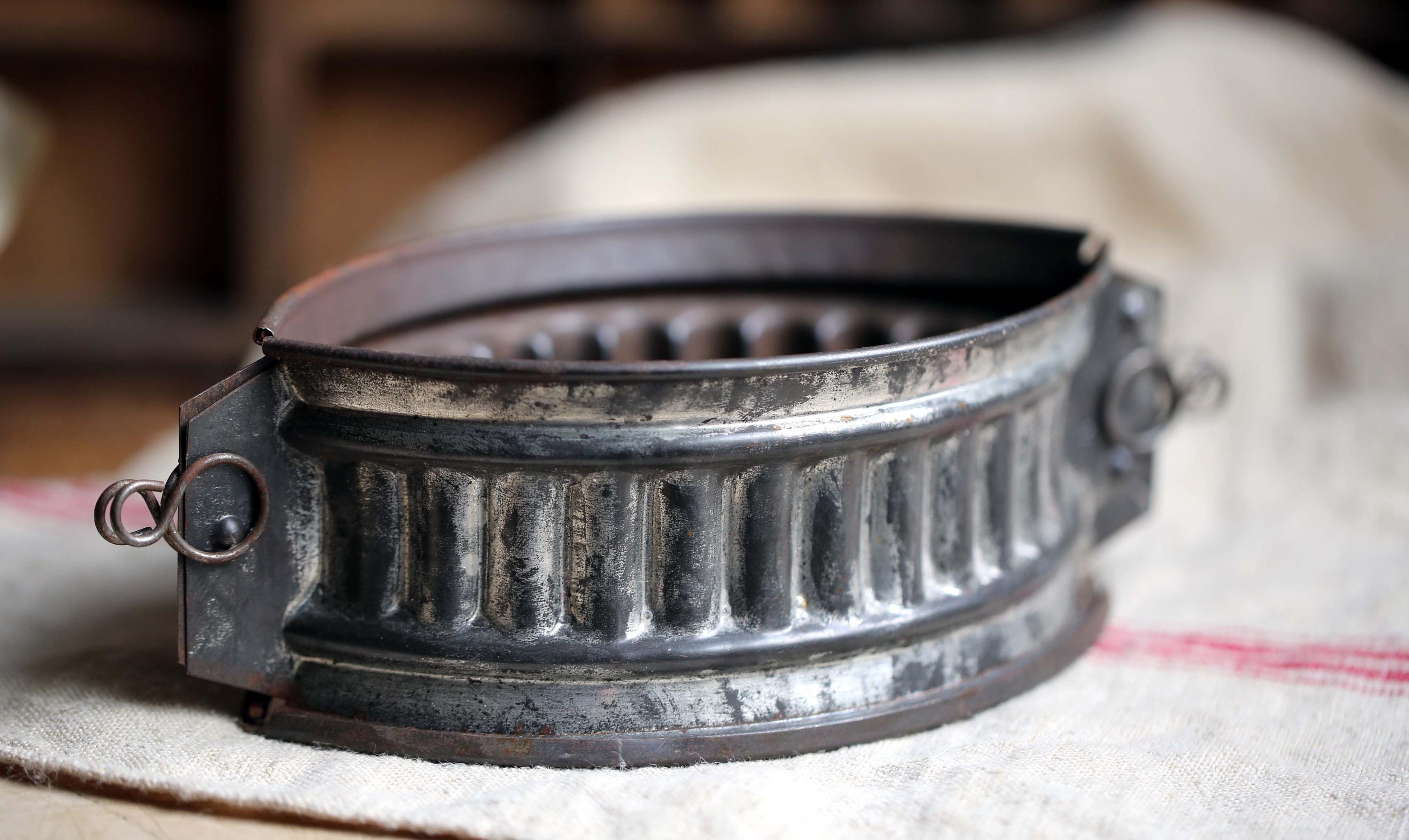 Antique Raised Pie Mold French Game Pie Tin 180 UK