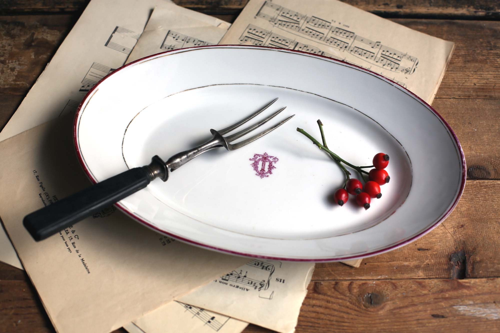 Antique Français Monogrammé Assiette de Service Grand Blanc Rouge & Or Porcelaine Ovale Plateau Pari