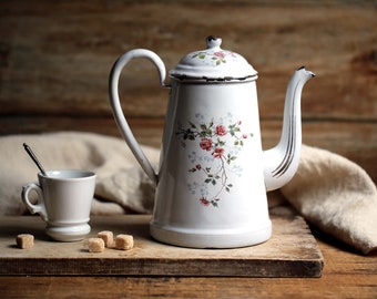 Cafetière ancienne à fleurs, France en émail, émail blanc avec fleurs roses