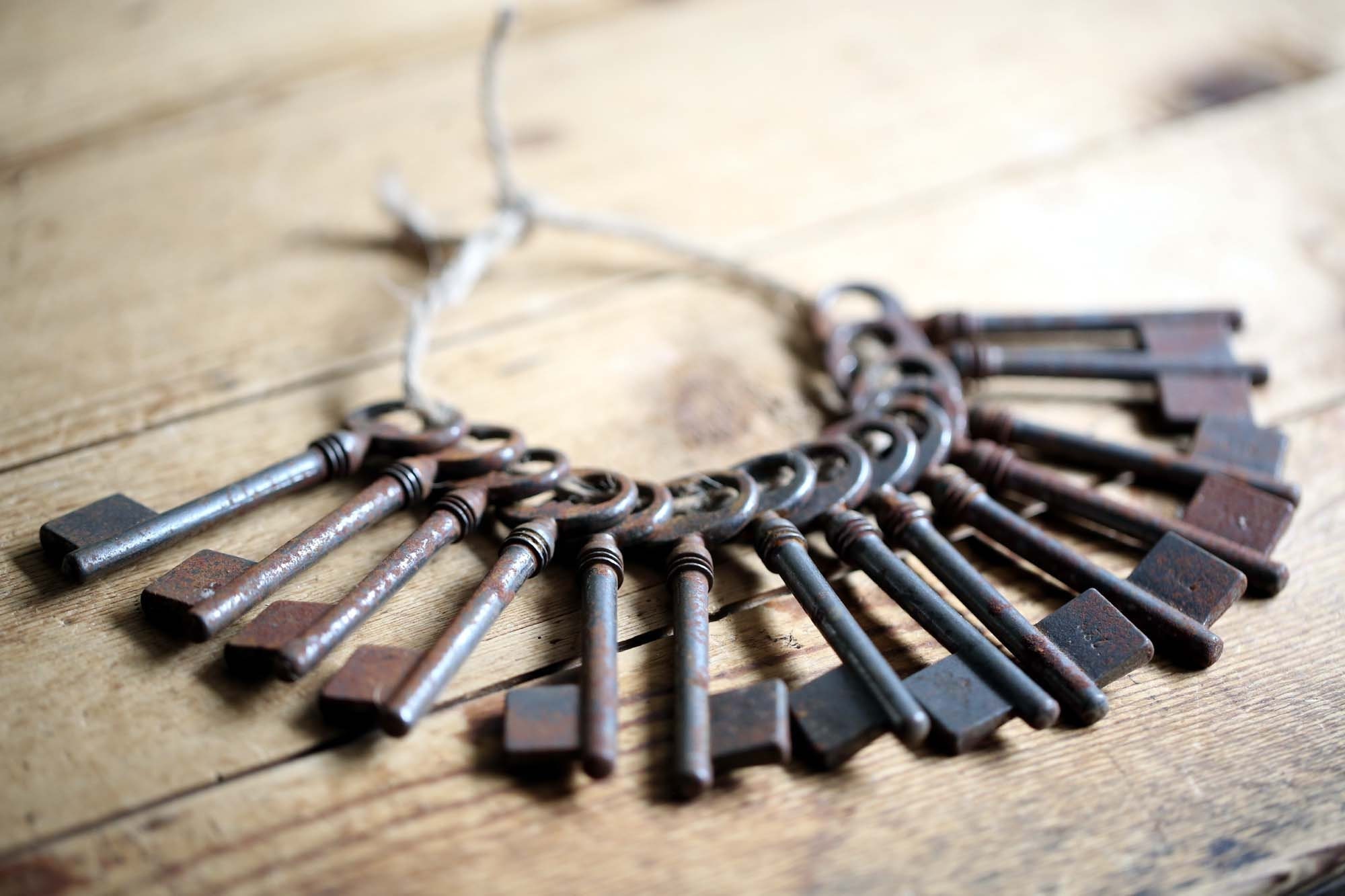 Collection de 13 Clés Squelettes Anciennes Français Vintage Rusty Old Metal Keys