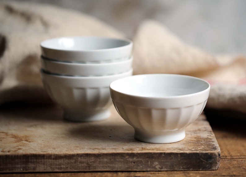 Set of 4 Vintage White Cafe au Lait Bowls French Faceted Porcelain Bowls zdjęcie 8