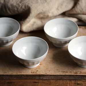 Set of 4 Vintage White Cafe au Lait Bowls French Faceted Porcelain Bowls zdjęcie 5