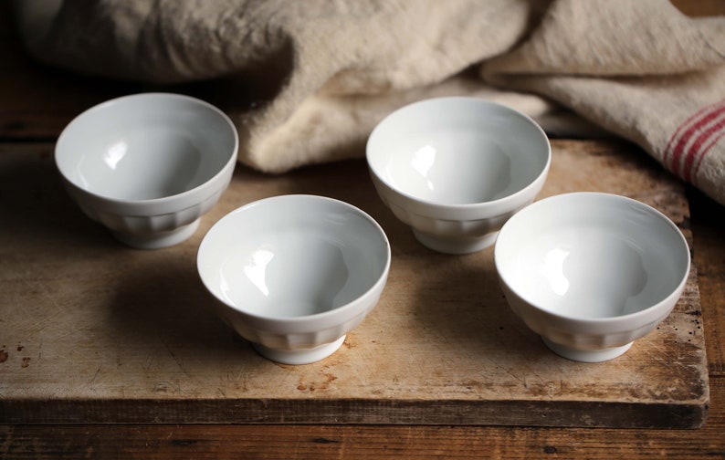 Set of 4 Vintage White Cafe au Lait Bowls French Faceted Porcelain Bowls zdjęcie 5